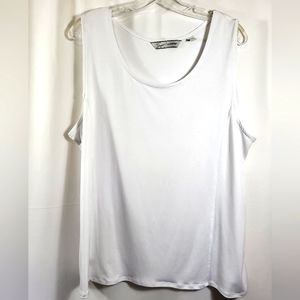 Soft by Avenue white silky tank women's M  #1631